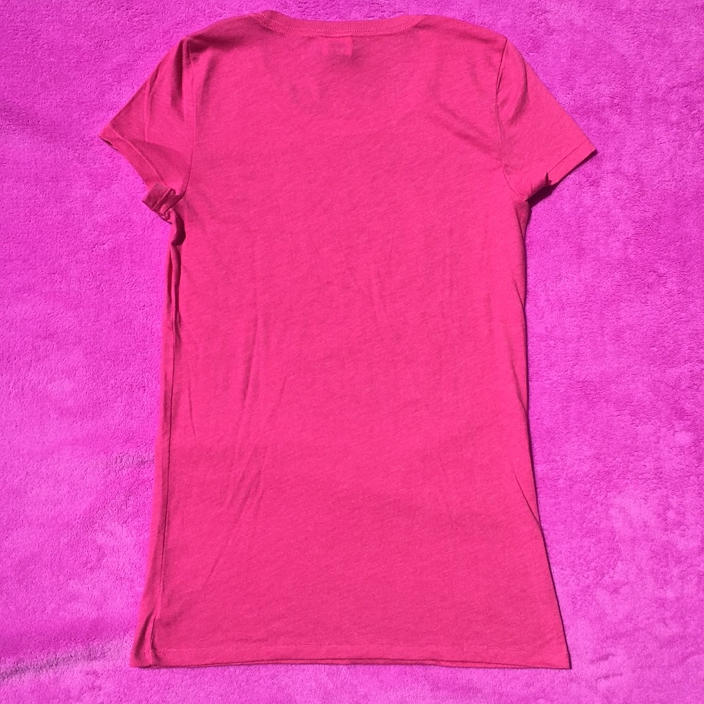VS PINK pink t-shirt. - Picture 2 of 3